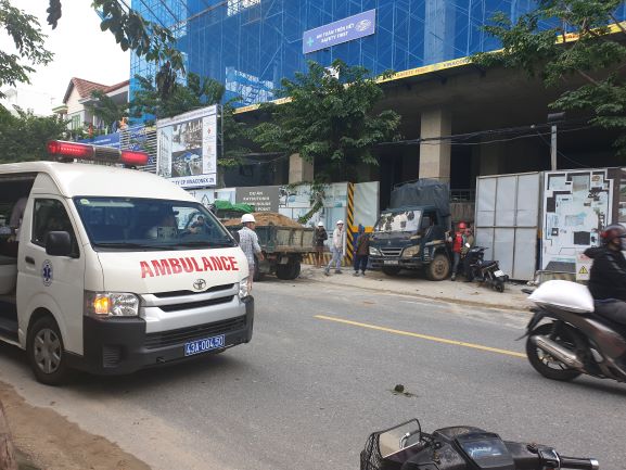 Bị máy nghiền đất cán, một công nhân tử vong